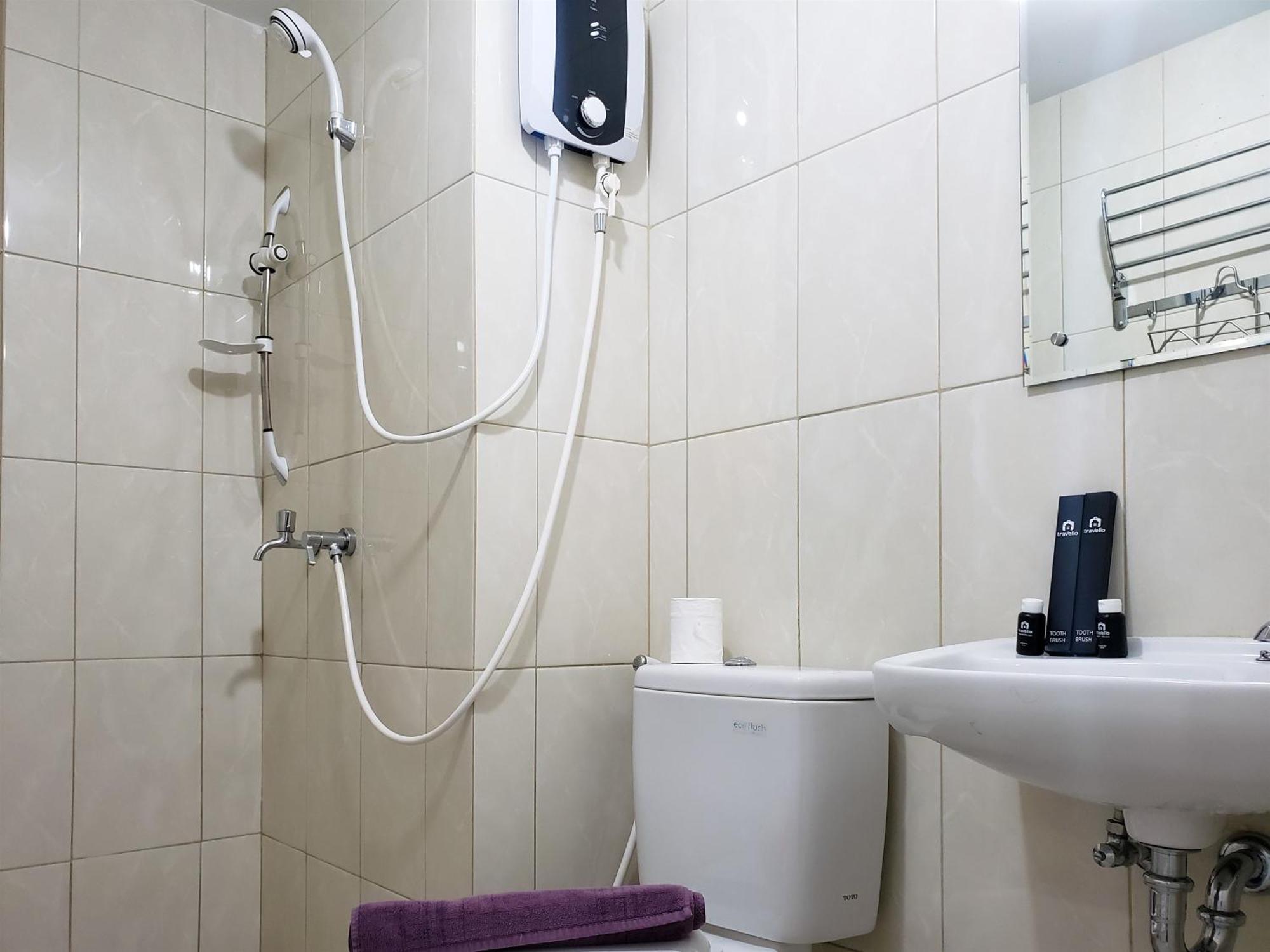 Comfort Living 2br At Springlake Summarecon By Travelio Apartemen